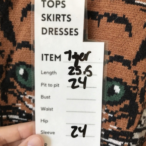 Simplee Tiger Sweater Woman Size Large - Picture 12 of 12